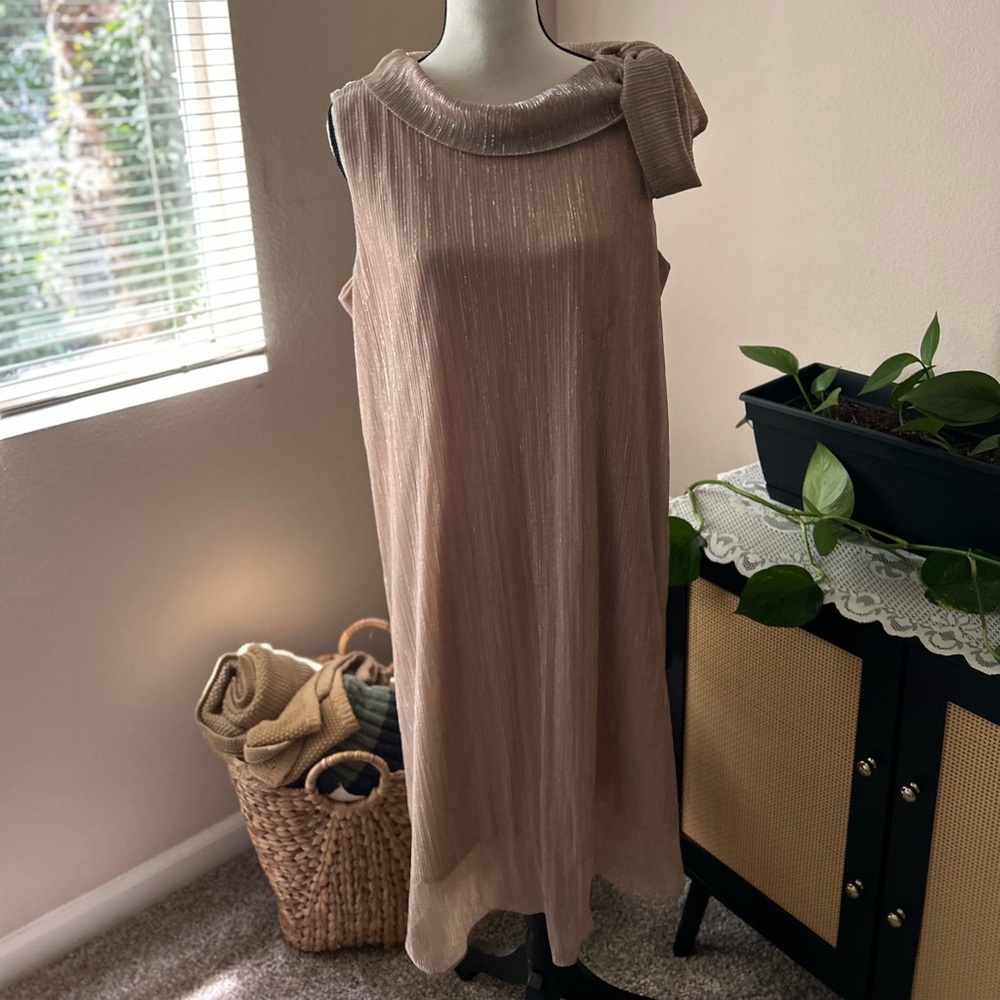Elegant Beige Sleeveless Dress